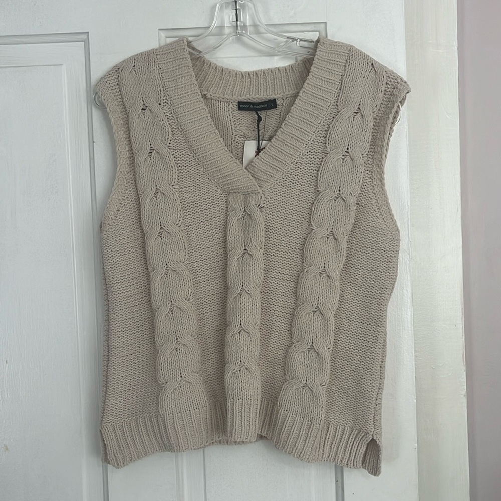 NWT Moon and Madison Sweatervest